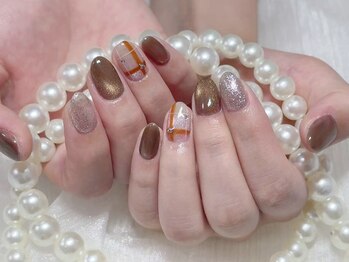 ナナアンドコー(Nana&Co.)の写真/さりげない大人可愛さを散りばめた今っぽいシンプルデザインでこなれ感UP☆オフィスにもOKの上品ネイル♪