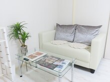 サロン ド シル(Salon de Cils)/待合スペース