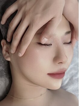 カラダプラス(kArAdA+)の写真/【小顔矯正＋Galvanicフェイシャルエステ】クレンジング洗顔とマッサージで毛穴&むくみケア!すっきり美肌へ