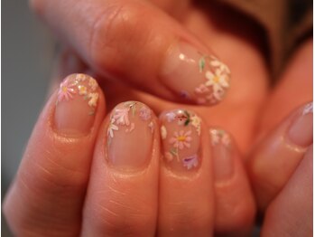 ネイルトータルビューティー ソピーロ(sopiro)/手書きお花ネイル