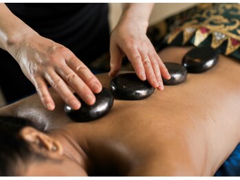 シュプレムバリヒーリングエステティック(Supreme Bali Healing Esthetic)/ワツゥバラ　ホットストーン