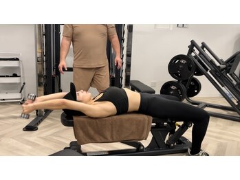 ジムニキサロン(GYM Niki Salon)/バストアップのトレーニング！