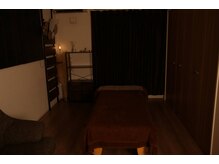 日々の喧騒から離れ、会話も照明も最小限に【ヘッドスパ/疲労】