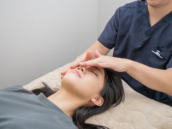 赤羽のちいさな整体院 西口の写真/【頭痛・眼精疲労にお悩みの方に◎】日常生活で知らない間に溜まる眼のお疲れに！施術後は視界スッキリ！