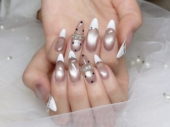 トイロ(toiro)の写真/シンプルな中にもこだわりあり！プロの技術×高品質な機器を使用★オフィスネイルはtoiroにお任せ♪