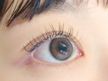 イルミ 薬院駅前(iLLumi)の写真/フラットラッシュ6050円～束タイプのボリュームラッシュ100束で大人のデカ目を実現♪