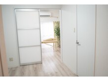 おひさまメディカル整体 武蔵関店の雰囲気（清潔で落ち着いた空間づくりを。アルコール消毒など衛生管理も◎）