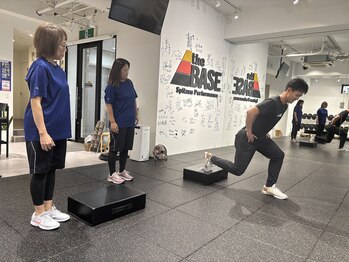 ザ ベース(the BASE)/お手本を見ながらトレーニング