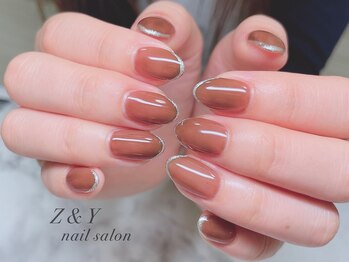 ゼットアンドワイ(Z&Y)/ワンカラーベースにフレンチ