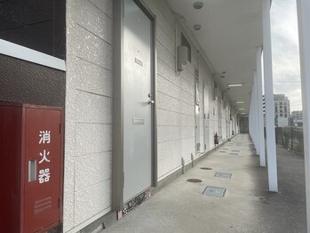 桜花カイロプラクティック/当院から見た通路イメージ