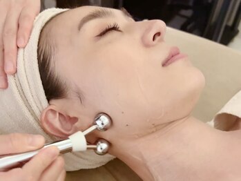 シロ(CHILO)の写真/特許取得の特殊なEMSで表情筋を鍛えて,小顔＆リフトアップ☆顔の肥大・ハリ減少・ほうれい線・浮腫予防に♪