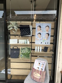 メナードフェイシャルサロン 小田原鴨宮店/外観のディスプレイ