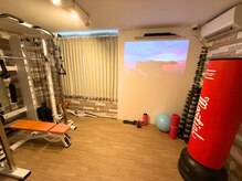 豊富な器具で効率的にトレーニング◎