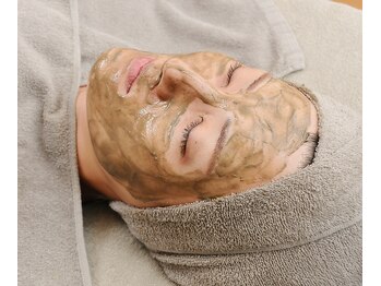 ヘリ(HERI.)の写真/【7日間集中ケア】本格ケアで気になるシミ・しわにアプローチ！透明感溢れる若々しい印象へ◎