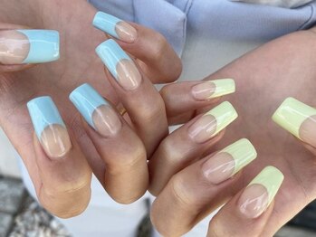 アロナ ネイルサロン アンド スクール(alona)/ちぐはぐ深めフレンチ♪