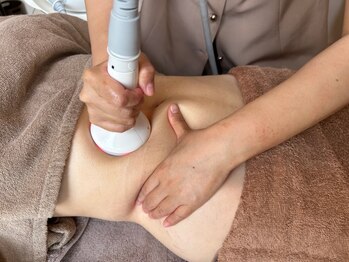 エービューティーサロン 松山店(A BEAUTY SALON.)の写真/熟練の技術が自慢★マジックポット痩身『ラジオ波×セル脂肪撃退マッサージ』で固い脂肪やセル脂肪を分解！