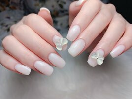 ホワイト×蝶