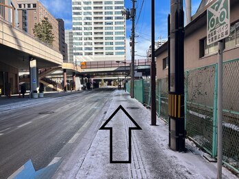 プラータ(PLATA)/線路沿いにまっすぐ歩きます