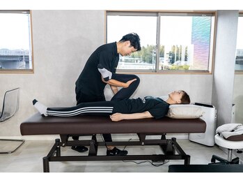 シナジープラス(SYNERGY+)/3 トレーニング前の整体