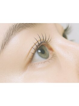 ナチュラル上品な目元にしたい