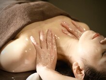 ストリクス(STRIX)の雰囲気（デコルテ、背中のリンパマッサージで首肩まわりまでしっかりケア）