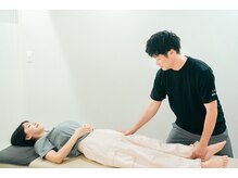【肩こり/腰痛/姿勢改善】すぎさき鍼灸・接骨院の雰囲気（施術風景【肩こり/頭痛/自律神経/産後/腰痛/整骨院/施術/鳳】）