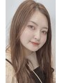 マヴィ(mavie) ネイリスト RINA