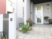 ミニマル(minimal)/サロン入り口