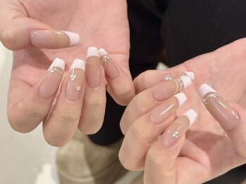 エリス 京橋(Eliss)の写真/すらりと伸びた美しい指先に♪プロの技術で亀裂やちび爪のお悩みも解消!フォルムにこだわった長さ出し◎