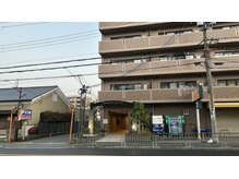 ニケ/マンション＆駐車場入り口