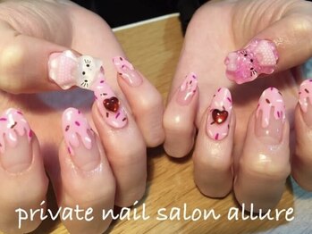 プライベートネイルサロン アルーア(private nail salon allure)の写真/映えるネイルへ！すらっと美しい手元☆長さ出しで美爪を成形するので形のお悩みも解決♪お好みの長さへ！