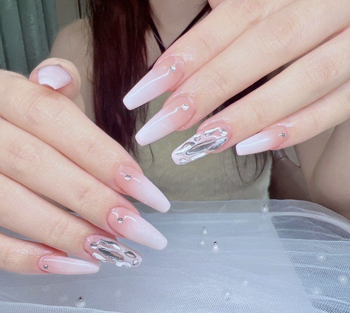 2025年-2026年冬トレンド】ベイビーブーマーのネイルデザイン集｜人気