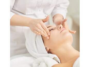 ブロウブロウ(Blow Brow)/フェイシャルエステ