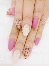 ネイリシャス(NAILICIOUS)/マットでガーリーレオパード