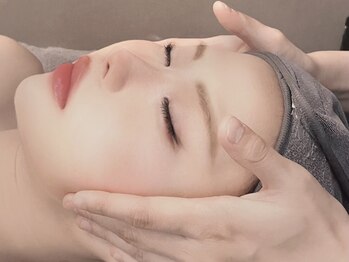 カラダプラス(kArAdA+)の写真/【小顔矯正＋Galvanicフェイシャルエステ】肌に必要な成分を隅々まで浸透させ保湿ケア＆ハリ・ツヤUP♪
