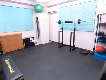 しらとりスポーツサポートマッサージ 鍼灸院 神田/パーソナルトレーニングスペース