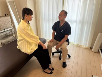 クラティオ施術院/膝(ヒザ)の状態を確認