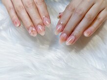 自爪を削らない“フィルイン”で、健やかに続く大人かわいいネイル