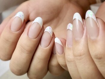 キラキラフレンチネイル