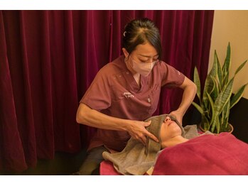 肩甲骨ほぐしのしみず堂 東高円寺分院/頭もじっくりほぐしていきます