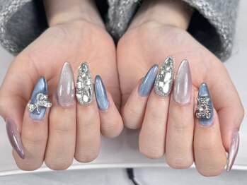 クイーンズ ネイル スタジオ(QUEENS NAIL STUDIO)/つけ放題/アート/長さ出し