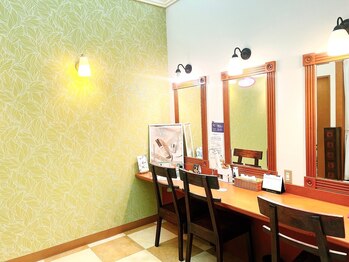 エスティフル イオン入間店(ESTIFUL)/メイク台