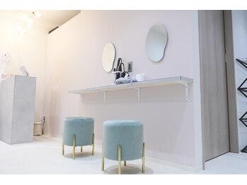 エムラッシュ(M.LASH)/メイク直しブース