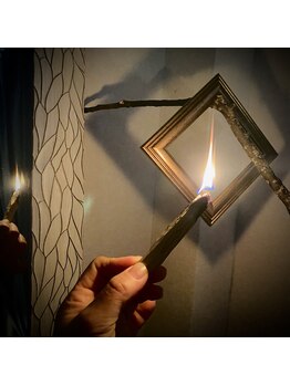 Salon Now or Never/ダウンライトの個室でゆったり