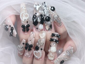 ビジュティエール(Bijoutier)の写真/【ワンカラー+パーツつけ放題13000円】ボリューム感あるパーツでキラキラネイルをしたい方に☆