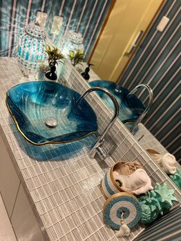 エルフローラ(ELFLORA)/海の中をイメージしたRestroom