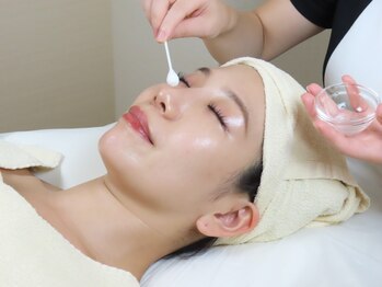 ファッショニスタ 恵比寿東口(Fashionista)の写真/【年齢肌に、まるっとケア◎】毛穴洗浄×美容成分導入でうるおい・ハリ感UP!ノーファンデも目指せる素肌♪