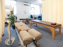 お悩みの症状に応じて3台のベットを使い分けて施術します