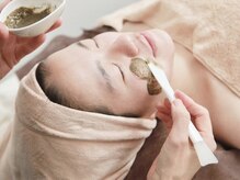 ハーブピーリングでターンオーバーの正常化☆くすみ解消艶美肌へ