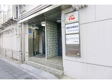 ラナゴミ 千葉駅前店(La nagomi)の雰囲気（アジア会館ビルエレベーターの入口です。４階にお上がりください）